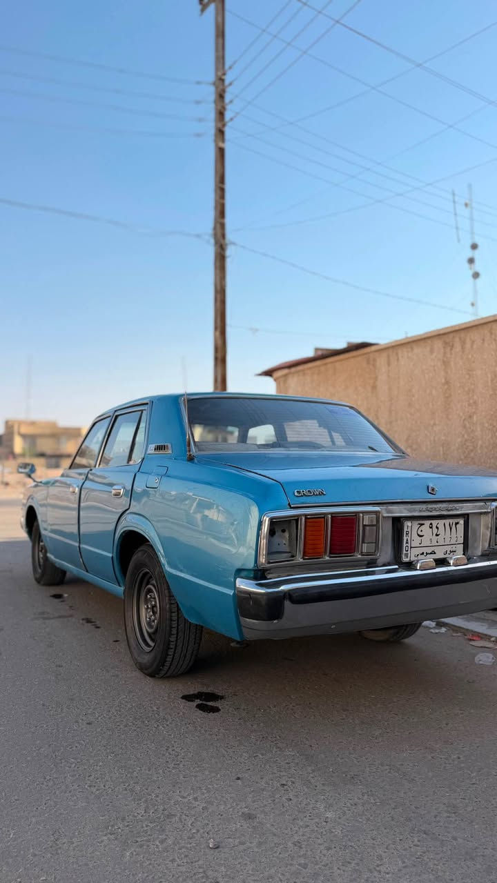 كراون أصولي رقم الماني 1975 
كفالة التحويل ثاني يوم راعيها بالبصره . 
تبريد شغال  منظومه كامله .
محرك وكير بطه 3000 .
طخم تاير  . 
كهربائيات كلها شغاله .
مسجل بلوتوث .
جام كنترول كهربائي اربع ابواب .
سنتر لوك كهربائي . 
فيت بم جديد .
خشم جاملغ اليمنئ مضروب ضربه .
خفيفه فقط يرادله صبغ ،
السعر 38ورقه .

*********** البصرة, العراق
