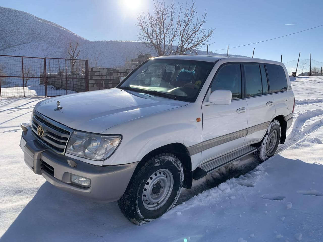 مۆنیکا 2002 قەتەری مواسەفات لیگزز ڤی ٨
ئاڕمی پلاستیکی هەولێر
ئاڕمو ئەوەلیات و موسو بڕاوەی بەشەرت 
سەقف و شانی بۆیاغ نیە حیزامیش نیە 
پەڵە پەڵە بۆیاغی هەیە 
فول مواسەفات تەنیا گێڕ عادیە 
گێڕ عادی 
مەکینە گەورەی ڤی ٨
ناو زەرد 
سلایت .. ئەی بیئێس .. کوشن کارەبا 
دەبڵ ئەکسل .. جام کارەبا .. تەحدید سورعە
دوگمەی قوفڵ.. دژە خلیسک .. شوێن عەینەک
پێش تەبەڵە .. سوکان جوڵاو 
٤ تایەو ویلی لۆک لۆک ڕۆمانی
قوفڵ مەرکەزی .. دەبڵ تەنکی بەنزین 
گێڕو مەکینەی بەشەرت فیتەر
ئەم مەسرەفانەی تیایە
شەفتی ئەکسلی پێشەوەی لای سایەق ئیش ناکا
بۆڵ بەرینی پێشەوەی سایەق دەنگی تیایە
باقیات گشتی بەشەرت 
112 گەڵاو معامەلە لە دوکانی سیاحیم 
*********** یان *********** دخان, السليمانية
