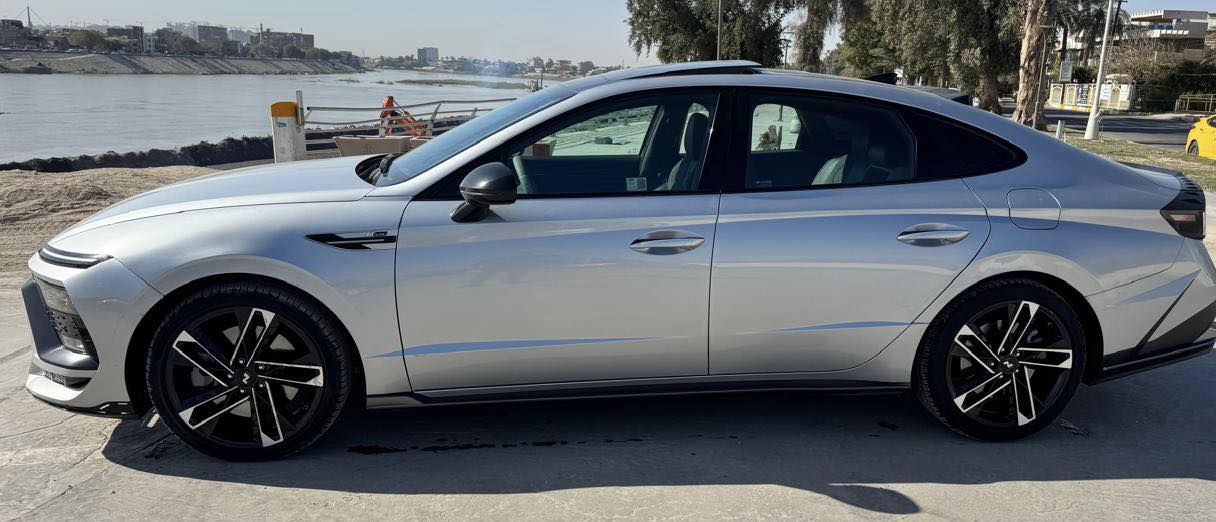 سوناتا N لاين موديل 2024
السيارة كلين تايتل، فقط بارد بسيط
المواصفات: فول 1/1
محرك 2.5 لتر تيربو
الممشى 6 آلاف مايل
بصمة تشغيل
دخول ذكي بالبصمة
حساسات أمامية وخلفية
رادار خلفي مع توقف ذاتي
لايت زينون + LED أمامي متصل
بك لايت LED متصل
هاند بريك كهربائي
شاشة عدادات ديجيتال متصلة
شاشة Apple CarPlay و Android Auto
كاميرا 360 درجة بثلاث وضعيات تصوير
إنارة داخلية LED بعدد 64 لون متغير
مقود جلد مع شفتات تبديل سرعات
مثبت سرعة Cruise Control
مبدلات قيادة وأوامر صوتية
شاحن موبايل لاسلكي
منافذ طاقة Type-C
مقاعد سبورت جلد + شامواه بحرف N
تحكم كهربائي بالمقاعد الأمامية
تبريد وتدفئة مع مناخين منفصلين
تطعيم داخلي كاربون فايبر سلفر
أرضيات وصندوق وكالة أصلي
رقم السيارة مميز جداً
الموقع: بغداد 
اي استفسار الاتصال على الرقم ***********
