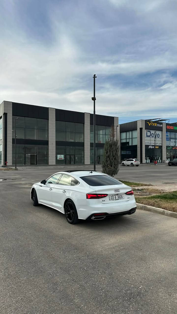 {AUDİ A5 SPORT 2023}
———————————————
(اودى a5 وارد امريكى حادث بس بونت و شوية pdr عل صندوق)
موديل : 2023
مكينة : 2.0 ليتر 4سلندر توربو بنزين 
ماشية : ١٧ الف مايل حقيقى 
سعر : 220$ ورقه و مجال 
                     —————————————-
سيارة فول فول واحد على واحد 
گير و مكينة و صدر كل شرط 
سيارة جاهزه بدون نقص 
رقم و سنوى جديد تحويل مباشر 
                   ——————————————
مكان سيارة / أربيل شارع ٦٠ 
رقم موبيل / ***********
                                            ***********
سعر سيارة / ٢٢٠ $ ورقه مجال بصيط 
~~~~~~~~~~~~~~~~~~~~~~~~~~~~~~~~~~~~~ أربيل, العراق
