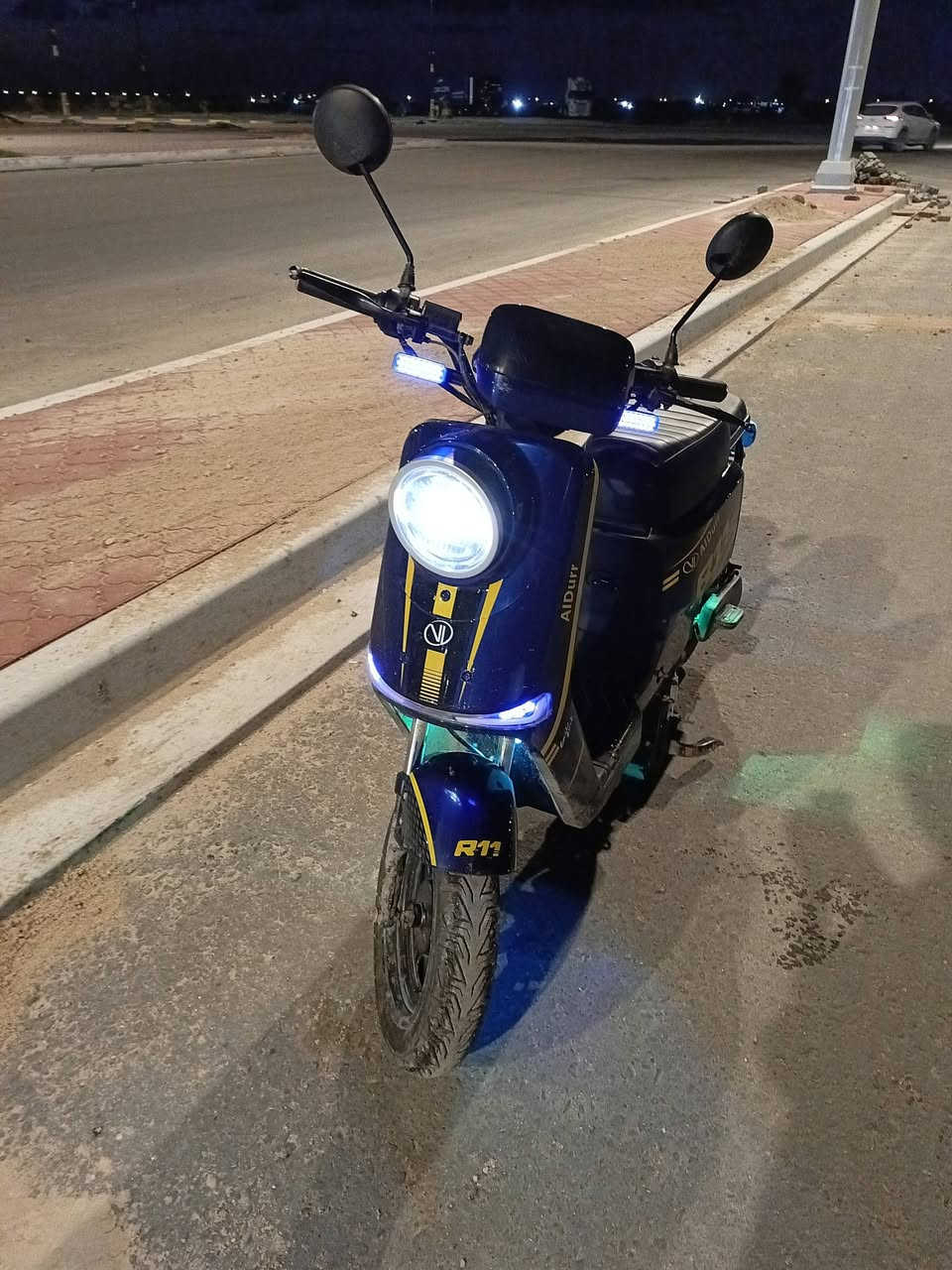 دراجه R11
موديل2026 5بطاريات 32امبير تشغيل كارت وبصمه وسويج دبل كارت قبل شهر بدلت حساس الملف وهسه هم رجع الملف عطل يرادلها بس ملف بيها شخوط بسيطه وكسر يم مكان الشحن السعر 400قفل مكان البصرة الكزيزه ***********
