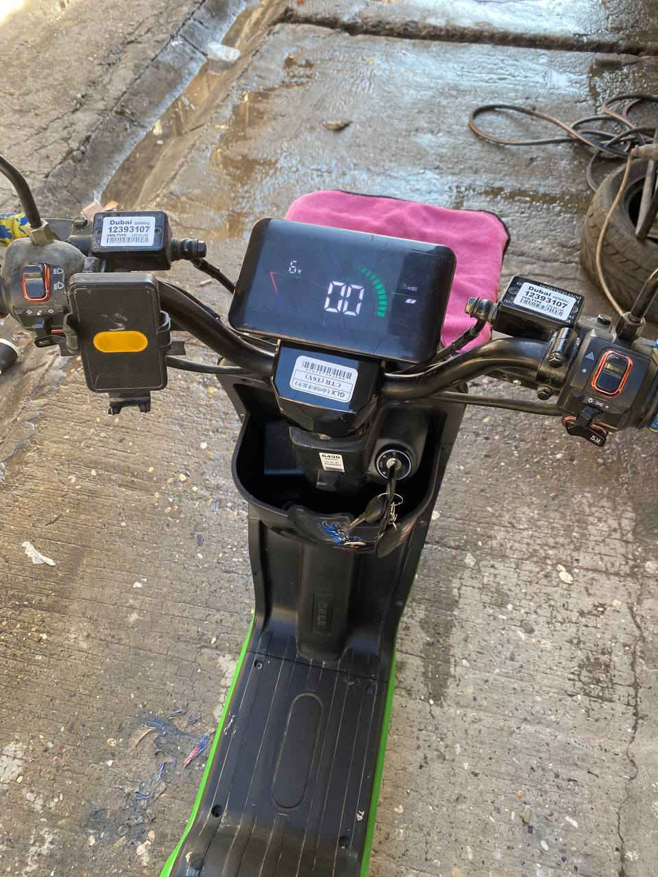 ماطور R9 نظيف السرعه 109 وكل شيء شغال          خمس بطاريات للبيع السعر 375 وبي مجال مكاني ايسر الدركزليه رقمي***********/*********** يدري تواصل وياي بيه واتساب👌❤
