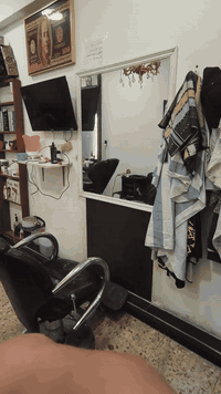 سلام وعليكم شباب محل حلاقه للبيع في الحبيبية قرب المنتزه المحل علية رجل حلوة راسلني ***********
