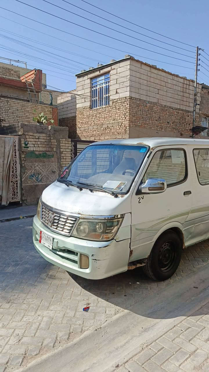 سلام عليكم جنبي للبيع 2010 تحويل جديد رقمهة نكليزي بس علستلام سنوية جديدة مكينة كير اكسن خير من اللة الكشر كدام عيينك صبق ما بيهة مكان سيارة بغداد  حي البتول***********
