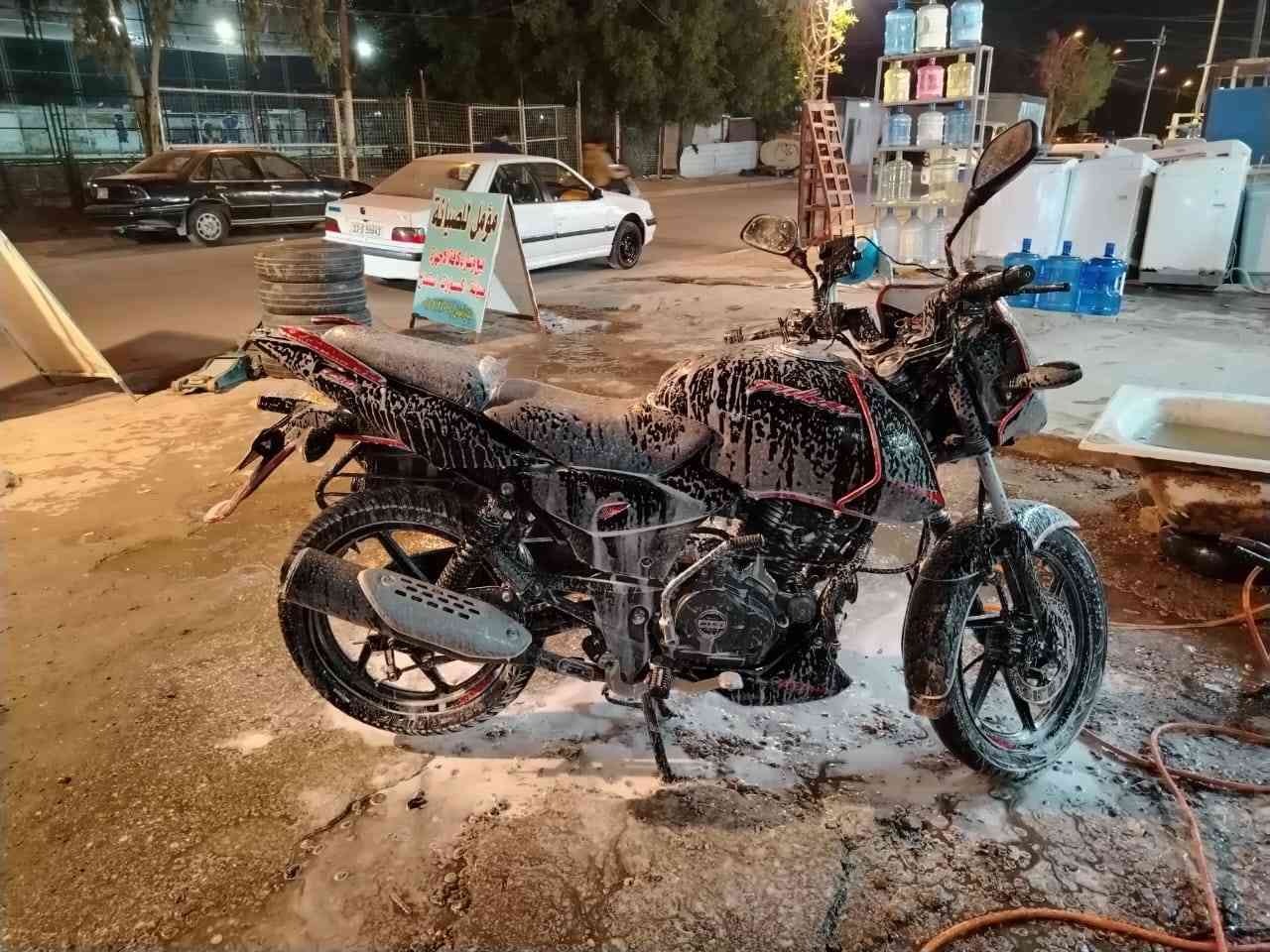 بولسر 21 للبيع مرقمة بأسمي تحويل ثاني يوم دراجه خير من الله مكينه وكير وكهربائيات كله شغال لا تنقيص ولا نضوح ولا تبخير ولا صوت بيها ملاحظات بصيطه مثل صفاحية وباتري تعبان المكان بغداد شهداء البياع السعر 1650 وبيها مجال ***********
