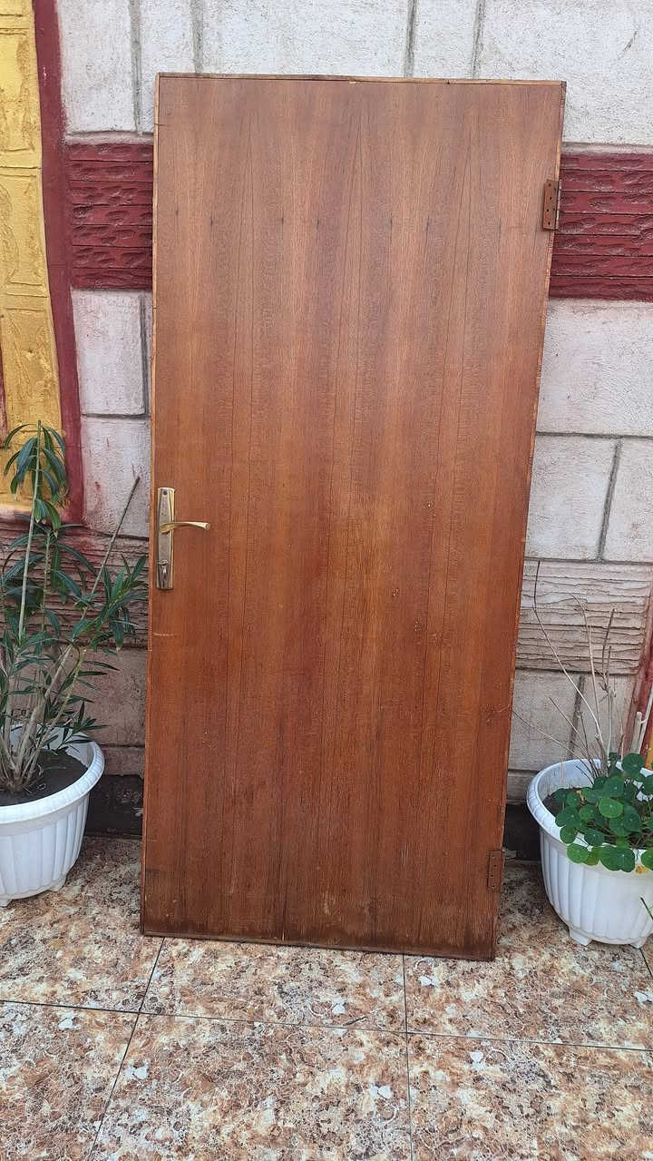 السلام عليكم بيبان خشب البيع السعر ثنينهن ب 75الرقم الهاتف ***********
