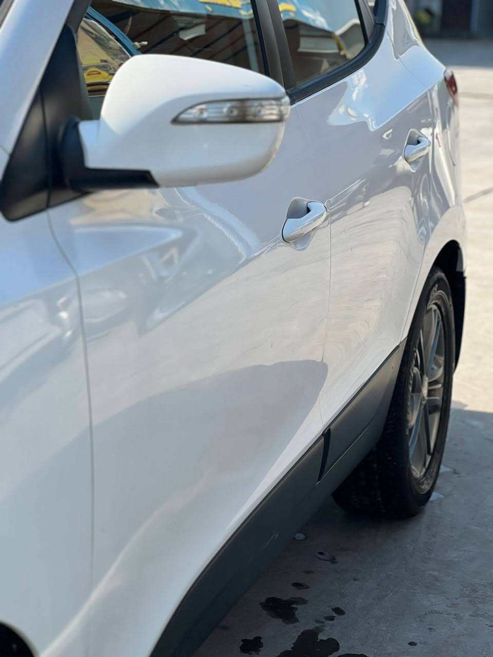 السلام عليكم ورحمة الله وبركاته
السلام عليكم ورحمة الله وبركاته 
من رخصة الادمن المحترم 
هونداي توسان موديل 2025 خليجي 
رقم بغداد ألماني حرف (ر) 
محرك 2000 كير اوتو 6 سرعات 
تبريد قطعتين تخم تايرات جديد السيارة نظيفة واستخدام شخصي بيها تلحيظات بسيطة جدا ماشية 200 الف قابل للزيادة 
مكان السيارة مجمع بسماية السكني 
السعر 145$ 
الاتصال ***********
