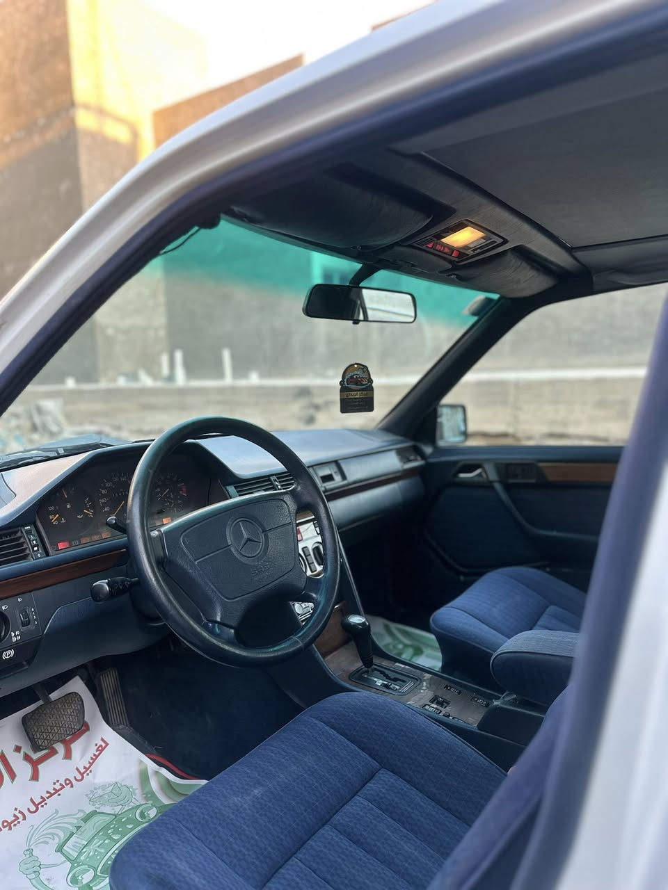 بسم لله....
السلام عليكم ....مارسيدس بنز e-class e320 1993 
ولا قطعة صبغ جميع قطع السيارة بلادية ما مبدل بيها ولا قطعة كفالة عامة من الدعامية للدعامية اوروبية ماشية 364,000
السيارة فول مواصفات 
فتحة سقف 
بردات خلفية كهربائية 
كشنات كهربائية 
لايتات ليد عالي ناصي 
سنتر لوك
"
گير عنكبوت كفالة 
محرك 6v 3000cc كفالة عامة 
بيها فقي التبريد واكف ونصلحه الك قبل لا تاخذها ان شاء الله وكف بلا سبب فجأة صار هواه حار 

السعر 8,000$ وبيها مجال 
للتواصل على الرقم التالي ***********
واتس اب موجود
