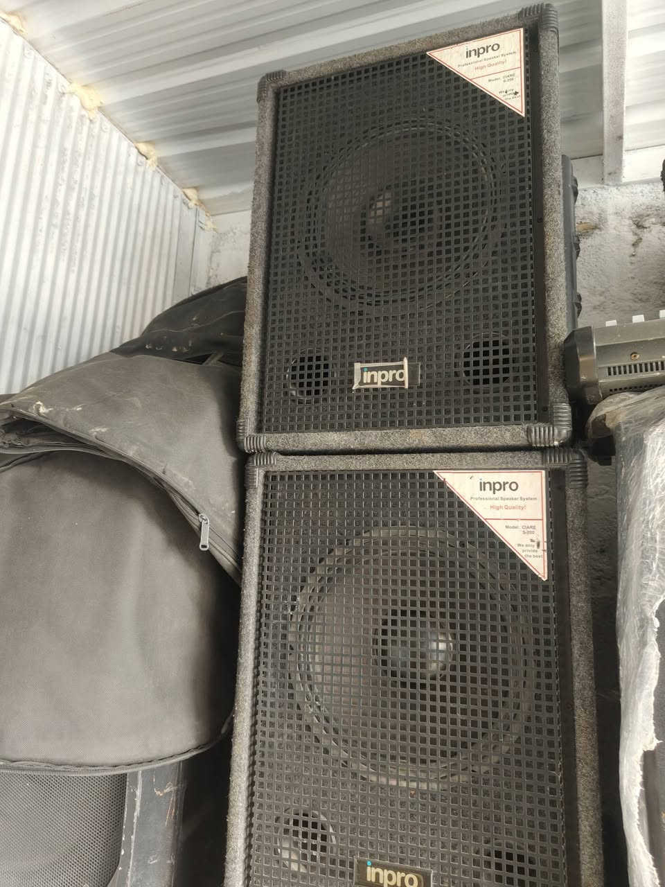 السلام عليكم خدام الحسين جهاز عدد اثنين سماعات مستخدمه للبيع كوت حي الحكيم نزله بيت  رقم ***********7
