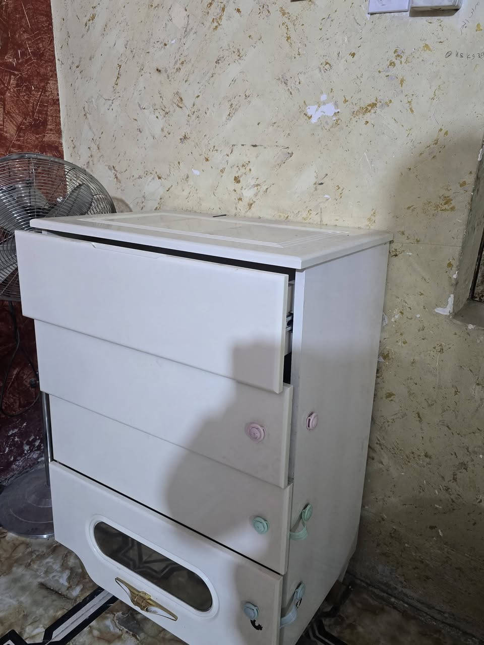 السلام عليكم
غرفة نوم تركي درجة أولى للبيع 
صبغ حراري بيبان هيدروليك 
نظيفة 
٩ قطع ثقيل 
المكان طويريج 
السعر ٧٠٠ الف وبيها مجال 
ملاحظة فتح ونقل ع المشتري 
للتواصل واتساب 
***********
