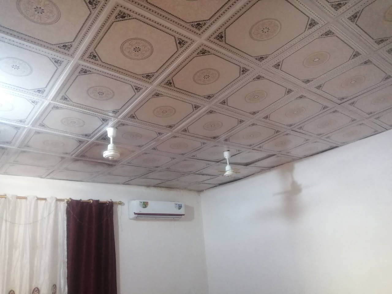 بيت 100 متر بالصخيين مقابيل الطاقه
غرفه وصاله ومطبخ وصحيات ودوانيه
الاستفسار واتساب ***********
