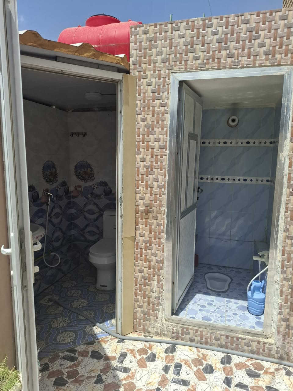 سلام عليكم بيت للبيع بابل حي العسكري طابو صرف والمساحه 100م مقابل ساحه مفتوحة حاليا العمل مستمر مجاري واسأله مدارس قريبه متوسط وابتدائية 
خلف دائرة الموارد المائية شارع 80 اتجاه شارع النجف للاستفسار على السعر
الإتصال على الرقم ***********
