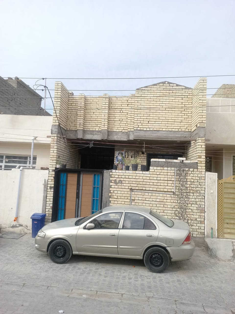 سلام عليكم ادمن المحترم وافق بيت البيع صار 3اشهر من كمل بحي الكوفه مقابيل فران زيتون أبناء شوفت عينك أكثر تفاصيل اتصال *********** المساحه البيت الواجهاه 6اله 20ونزال 18 كامل ابيت بس الواجهيه بعده 102متر
