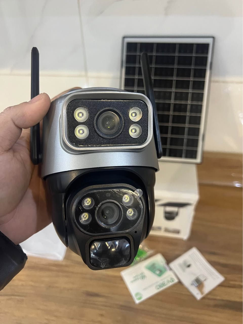 Dual Lens 4G Solar Camera
کامێرای چاودێری دوو لێنز سیم کارت
کامێرایەکی جێگیرەو کامێرای دووەمی ٣٦٠ پلە  دەسورێت لەرێگەی مۆبایلەوە
تاقەشەمسیەو پەنالی گەورەی ٦ وات
بە کوالیتی ٤+٤ میگاپکسل
شەو و رۆژ ملەوەن
دەنگ دێنێت و دەنگ دەبات توانای پەیوەندی کردن هەیە  
  پاتریەکەی ٨٠٠٠ ملی ئەمپێرەو خۆگرە بەدرێژای سال بێ پچران کاردەکات دژە ئاوە بۆ دەرەوە بەکاردێت
بالەی ئەوروپی نوێ بەکارنەهاتوو
نرخی ٥٩ هەزار رانية, السليمانية


**إذا كنت صاحب هذا الإعلان وتريد حذفه لأي سبب، رجاءا أرسل رسالة إلى الدعم الفني**