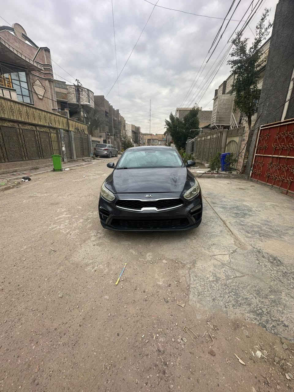 السلام عليكم للبيع كيه فورتي مديل 2021 كلين دخول جديد مكينه دوش. سياره جديده معنه الكلمه جاهزه من كلشي ومناقصهه برغي متومه وكامله شمالي انكليزي وسنويه لل 2030 سياره جديده مكان بغداد السعر 72 الرقم ***********
