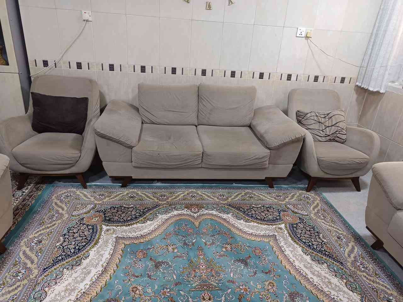 ئەم تاقمە قەنەفە بۆ فرۆشتنە و (١٠)نەفەریە هەر کەسێک خواستی کڕینی هەیە با پەیوەندی بکات بەم ژمارە تەلەفونەوە *********** ناونیشان شاری ڕانیە
