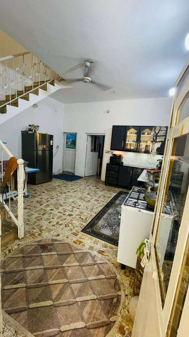 السلام عليكم مشتمل طابقين للبيع المساحة ١٠٠متر
العنوان بغداد جكوك الوقف القادري 
للاستفسار ***********
