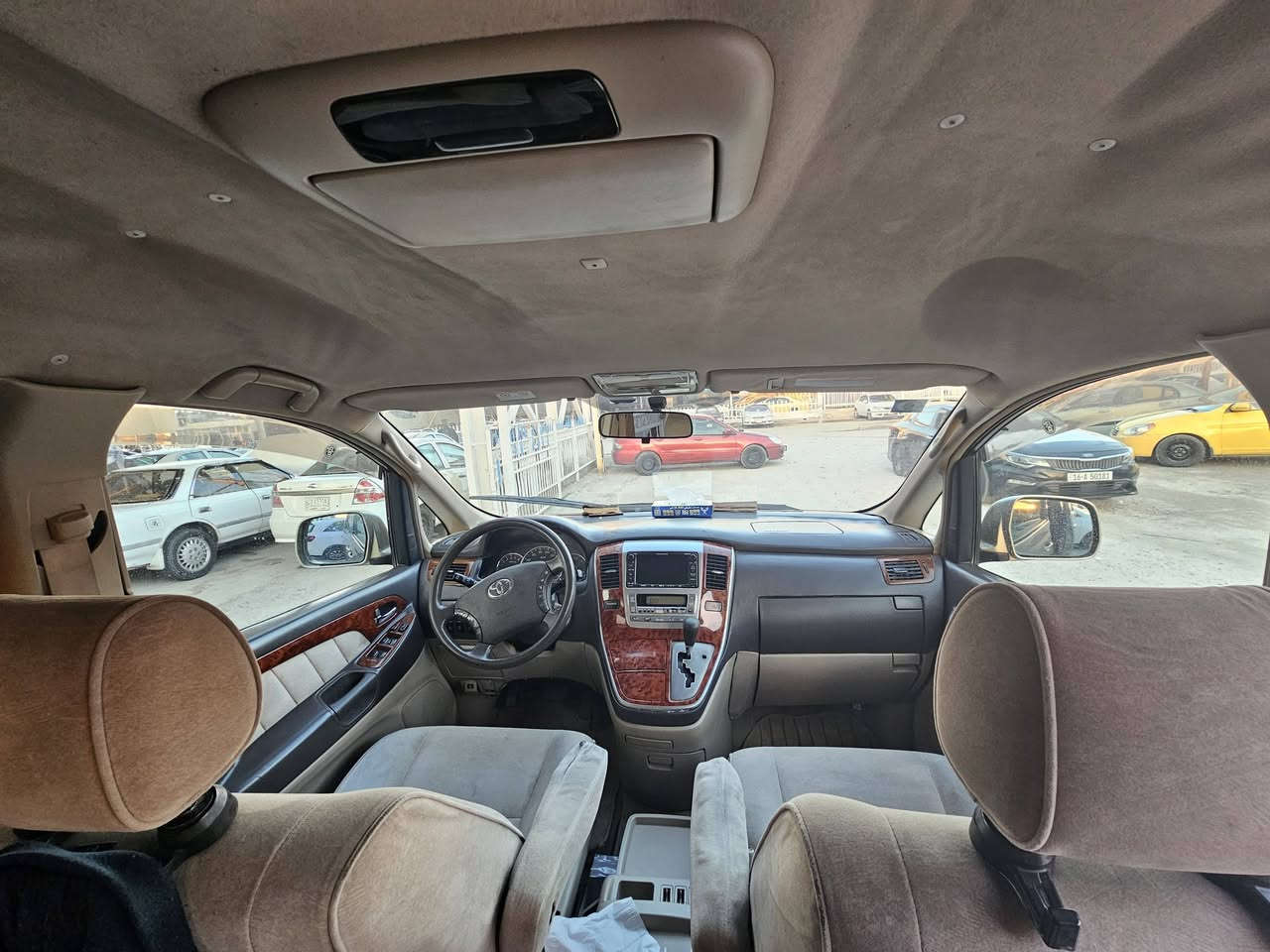 الفارد ياباني سبعه راكب. مديل 2003. محرك 2400cc  تبريد ثلاث قطع. محرك كير وحداديه نظاف. غرفه بيجي. بلادي..  رقم بغداد نكليزي.   تويل. مكان نجف.  حادث يم قبق البانزين.  اتصل على رقم ***********.
