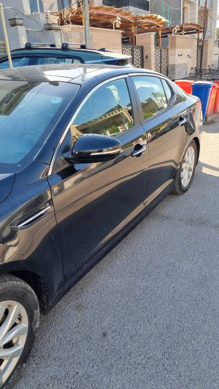 السلام عليكم
كيا  اوبتما وارد امريكي 2015 EX 
السيارة ماشية  ٩٤ الف ميل ضربتهةبالصندوك وايرباك طاك + صبغ باب خلفي عكس سايق 
السياره محركها وكيرها تمام وحداديه الصدر جديده 

مواصفات :
‏ EX المعروفة
/ محرك 2000 توربو 
/ بانوراما طكتين 
/ كامره خلفيه
/ نظام ترحيب كامل مري جانبية وكشن السائق متحرك 
/ كشنات جلد
/ تدفه تبريد كل الكشنات اماميه والخلفيه تدفئه فقط
/ تحكمات الكشنات الاماميه كهربائي وخزن 2 وضعيات
/ شاشة كبيرة 
/ تحكمات ستيرن فول كامله
/ تبريد قطعتين منفصل
حساسات بالاطارات  
تدفئة بالستيرن ومانع انزلاق وتثبيت سرعه
  
السعر ٩٥ $ وبيهة مجال 
للتواصل : ***********
مكان السيارة بغداد. حي الجامعه
