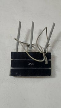 راوتر + برج مع البوري مع الواير الأصلي + الكيبل ما مستعمل غير شهر واحد...