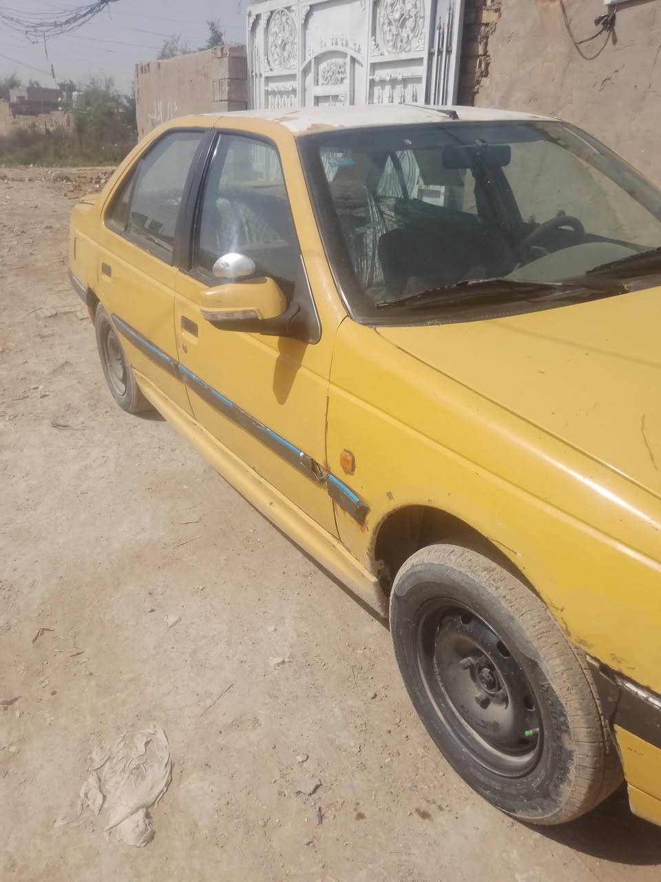 السلام عليكم بيجو بارص موديل 12 سياره جير ومحرك مقفولات كهربائيات كلها شغاله سياره بيها حادث معمره سنويه لل 29 هيا غرامه مصفره مداور ثاني يوميوم السعر 18 وبيها مجال  مكان بغداد تقاطع النهروان ***********
