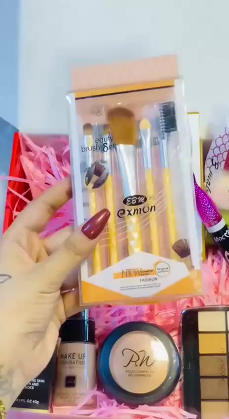 عيديتج وصلت! بوكس مكياج "الأميرات" الكامل! ✨🎁👗
​كل اللي تحتاجيه لطلة العيد الجذابة ببوكس واحد من آڤين ستور! 😍
​المحتويات: مسكارة الحورية، ايلاينر ثابت، أرواج، باليت ظلال، كريم أساس، باودر، بيوتي بلندر، وفرش مكياج! 💄💅
​الهدية: أظافر تركيب مجاناً داخل البوكس! 🎁🎀
لا تفوتين العرض احجزي قبل ما تخلص الكميه 
توصيل لجميع محافظات العراق
لاي استفسار راسلينا على الخاص وتدليين عيوني#آڤين_ستور #مكياج #عيد #هدية #مكياج_بنات #جمال #تجميل #عروض #العراق #AvinStore


**إذا كنت صاحب هذا الإعلان وتريد حذفه لأي سبب، رجاءا أرسل رسالة إلى الدعم الفني**