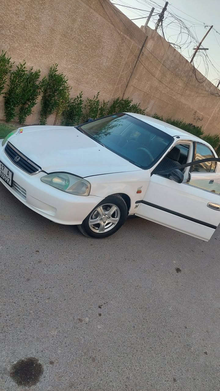 الي فلوسه على كده ويدور سياره اقتصاديه وعمليه جدا يتابع التفاصيل 🙏
السلام عليكم (( للبيع )) 

هوندا سيفك موديل 2000 نظيفه جدا وجاهزه محرك ١٦٠٠ وكير شادهن جديد مكفولات رقم انكليزي باسمي شرط التحويل سنوية وهزه جديده 

دواخلها جديده وغرفتها وكهربائياتها شركه سنترلوك وريمونت كهربائيات شغاله مابيها اي نقص 

السياره جانت على البلاد واني صبغتها على ايدي للجماليه فرن درجه اولى ... بسبب شخوط وجراد مكفوله من الضربه والخياس والكص 

تبريدها جان شغال والصونده طخت بالبلي مال باور وانشكت وطلع الغاز تشوفها بعينك تحتاج بس غاز وصونده 

السعر :- ٤٦ ورقة وبيها مجال للطيبين 
العنوان :- بغداد / قرب مرور الكاظميه 
الاتصال :- *********** 

وبالعافيه على صاحب النصيب مقدما سياره جدا نظيفه ومتعوب عليها ❤️
