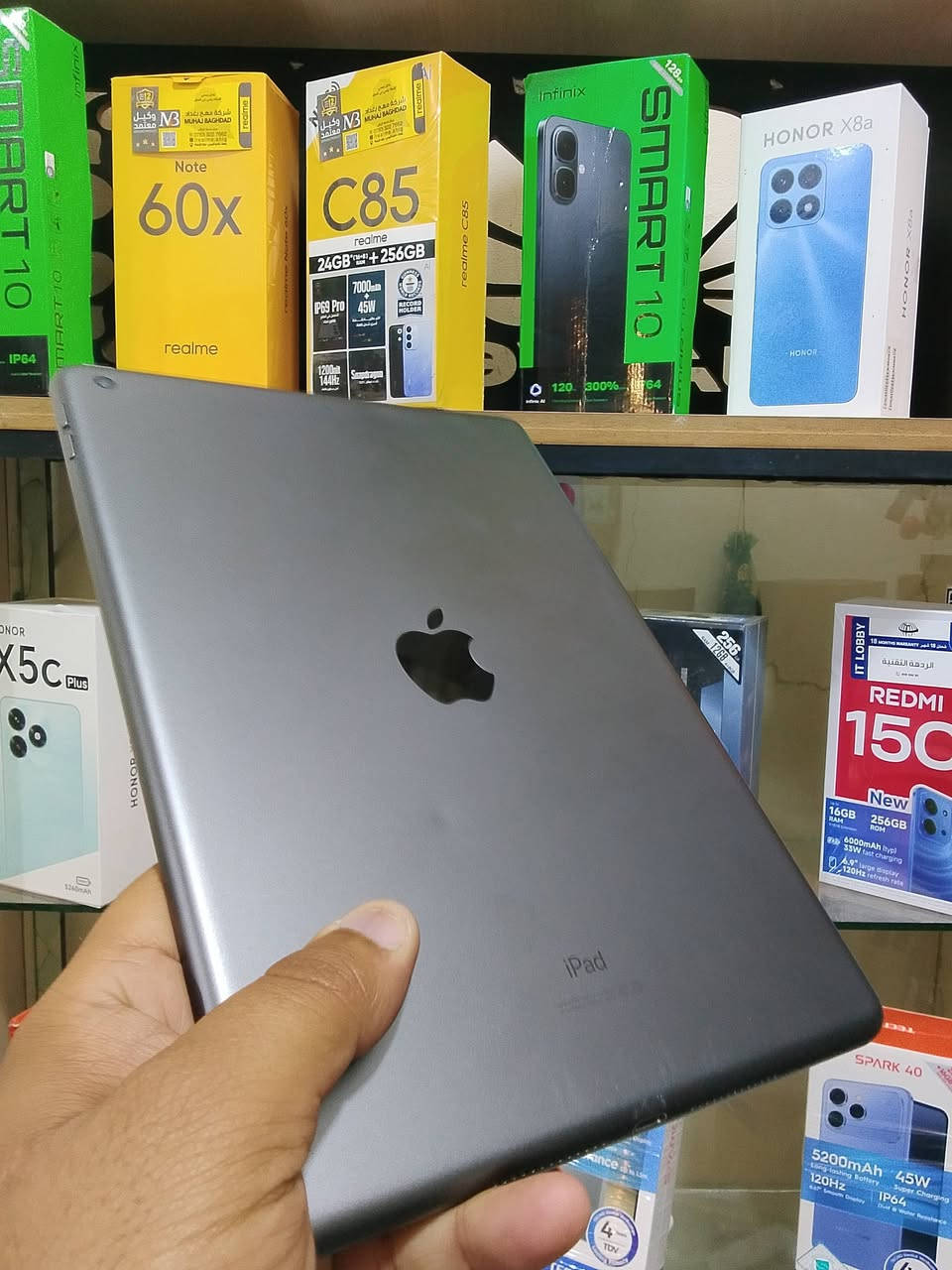 ايباد 9
ذاكرة 64 
بطارية 86 
مكفول من كلشي مع كافة ملحقاتة 
يتوفر توصيل للجميع المحافظات.


**إذا كنت صاحب هذا الإعلان وتريد حذفه لأي سبب، رجاءا أرسل رسالة إلى الدعم الفني**