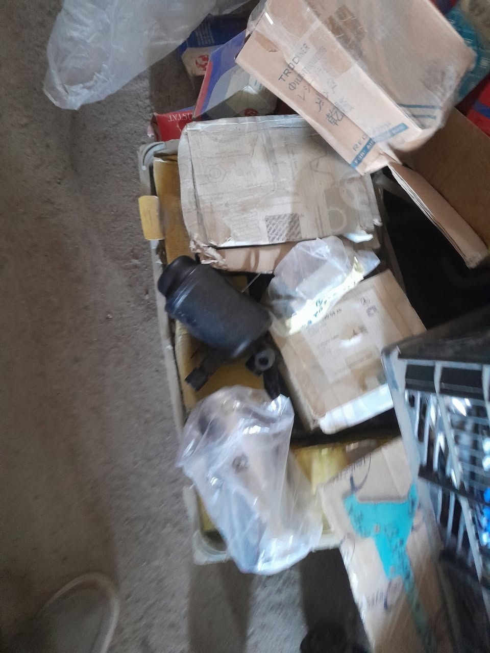 السلام عليكم  عندي سكينة ادوات مرسيدس للبيع جملة و مفرد  العنوان مقابل المستشفى  البناني  بالقرب من بسماية هاتف *********** بية وتس اب خابر وتدلل
