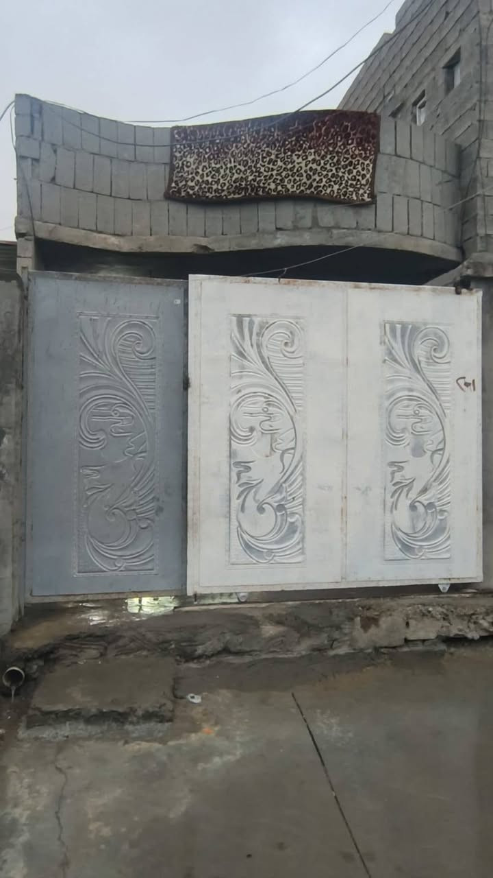 دار للبيع 100 متر زراعي متكون من استقبال وغرفه نوم و هول العنوان كركوك الحمزلي رقم ال اتصل *********** السعر 43 وبي مجال بسيط
