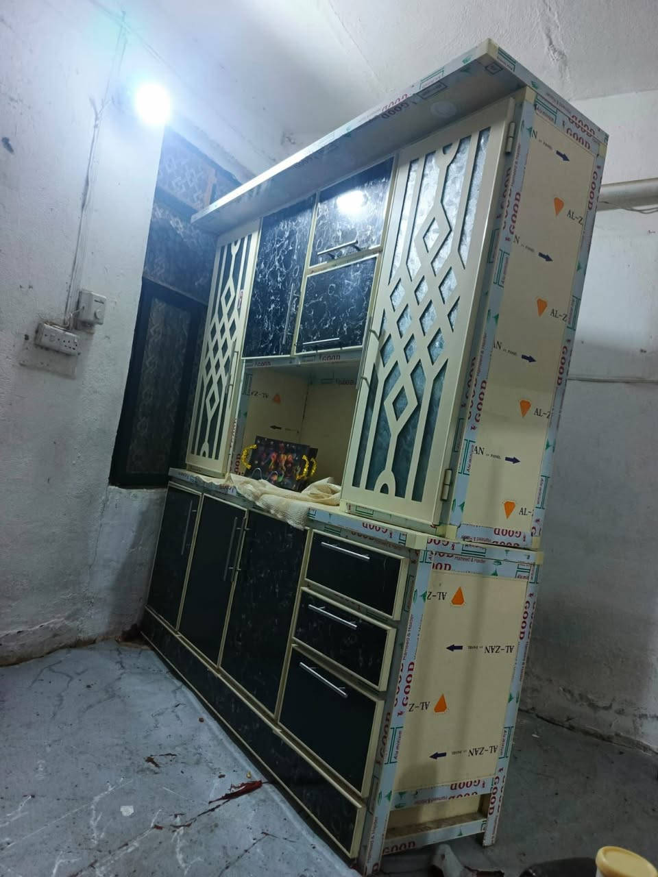 السلام عليكم عندي اغراض للبيع مكان مدينه الصدر اتصال على هذا الرقم ***********
