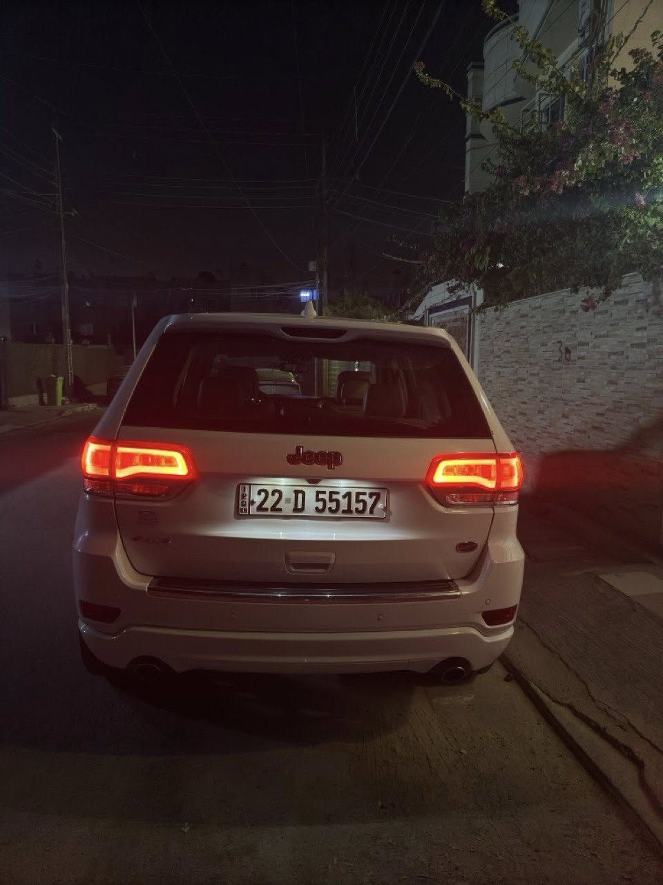 جيب كراند شيروكي اوفرلاند للبيع
الموديل : 2019. (خليجي) 
العداد :73 الف ميل 
رقم صاحب السيارة: ***********

الضرر: جاملغ عكس السائق صبغ أثر طخة خفيفة وبارد صغير 
المحرك : V6.  3.6L .
المواصفات :
* دفع رباعي 4x4 .  . 
* شاشه كبيرة مع نفكيشن GPS .
* دبلات هوائية (جكات) . 
* فرش المقاعد من الجلد الفاخر  والسقف شامواه. 
* صفي المقاعد الأمامية كهربائية .
* ذاكرة لحفظ وضعيات الجلوس . 
* صفي المقاعد الأمامية مع تبريد وتدفئة . 
* صف المقاعد الخلفية مع تدفئة . 
* نقطة عمياء .
* ويل قياس 20 انج .
* مقود السائق من الجلد  .
* مقود السائق كهربائي . 
* تدفئة ستيرن . 
* سقف بانوراما .
 * نظام خاص للطرق الوعرة . 
* مصابيح امامية زنون . 
* المصابيح الأمامية مع LED لايت . 
* كشافات ضباب بروجكتر زنون . 
* تشغيل عن بعد .
* صندوق كهربائي .
* حساسات أمامية . 
* حساسات خلفية .
* كاميرا خلفية .
* بخاخ ماء لتنظيف المصابيح الامامية .
* مرايا متحسسه للضوء العالي . 
* مرايا جانبية قابلة للطي . 
* بلوتوث تلفون . 
* محدد سرعة . 
* نظام تشغيل واطفاء اوتماتيكي للمحرك للتوفير من صرف الوقود . ( Auto Start System ) .
* نظام بريك اوتماتيكي ( Auto Break System ) .
*توقف ذاتي عن الاقتراب
