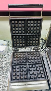🧇 للبيع جهاز وافل 🧇 جهاز مستعمل بحالة جيدة 👍 يعمل بكفاءة عالية ويعطي و...