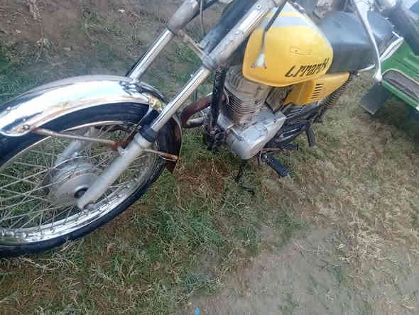 سلام عليكم دراجه للبيع كلك مكفول دراجه نضيفه محركه لا تبخير ولا تنقيص سعر 175 مكاني كربلاء طويريج ولشراي بخدمته***********
