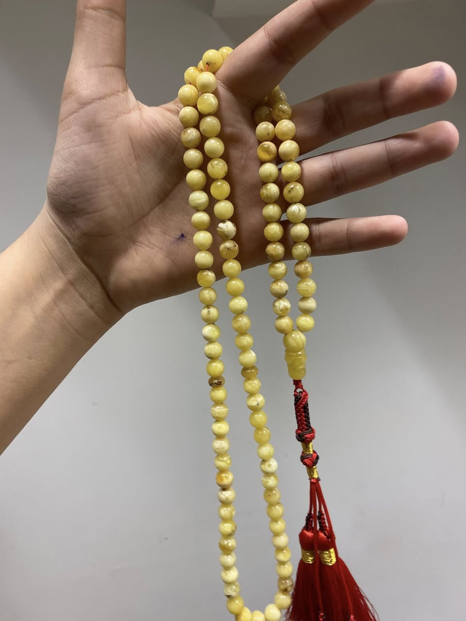 السلام عليكم سبحه كهرب حر طبيعي خامه جبنيه مقفوله 99 خرزه كركوشه كويتي 38 غرام بدون شواىب سعر الاغرام الفين دينار للاستفسار اكثر ***********
