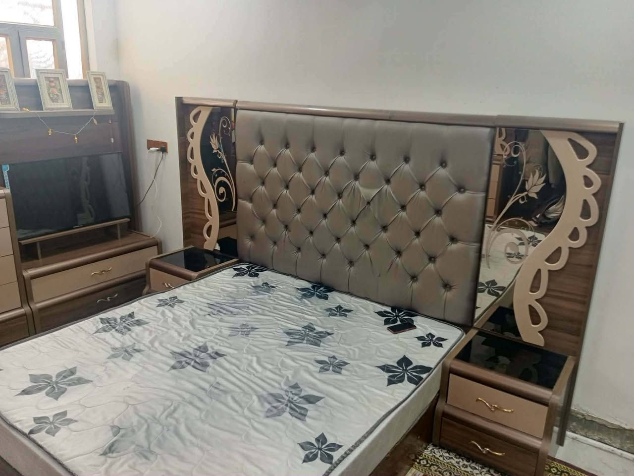 البيع غرفه نوم تركيه 11 قطعه سعر 800 بيه مجال قليل رقم *********** عنوان فلوجه قرية مختار قري جامع الخناجره
