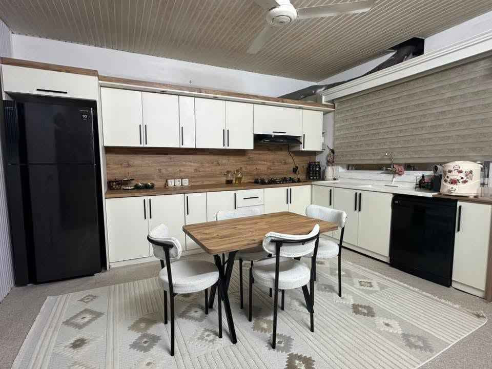 تخفيضات 145 الف
ميز و4 كراسي كوالتي عالي تركي
وليس صيني❌
قماش الكراسي مخمل
توصيل لكل العراق 5 الف 

شرط الميز يتحمل اكثر من 250 كيلو 
والكراسي تتحمل وزن 250 كيلو 
يحق لزبون فحص الطلب قبل الاستلام 
اي اختلاف يرفض الطلب 
للحجز والاستفسار راسلو الصفحه 
او اتصال بالرقم ***********
يتوفر واتساب. بغداد, العراق
