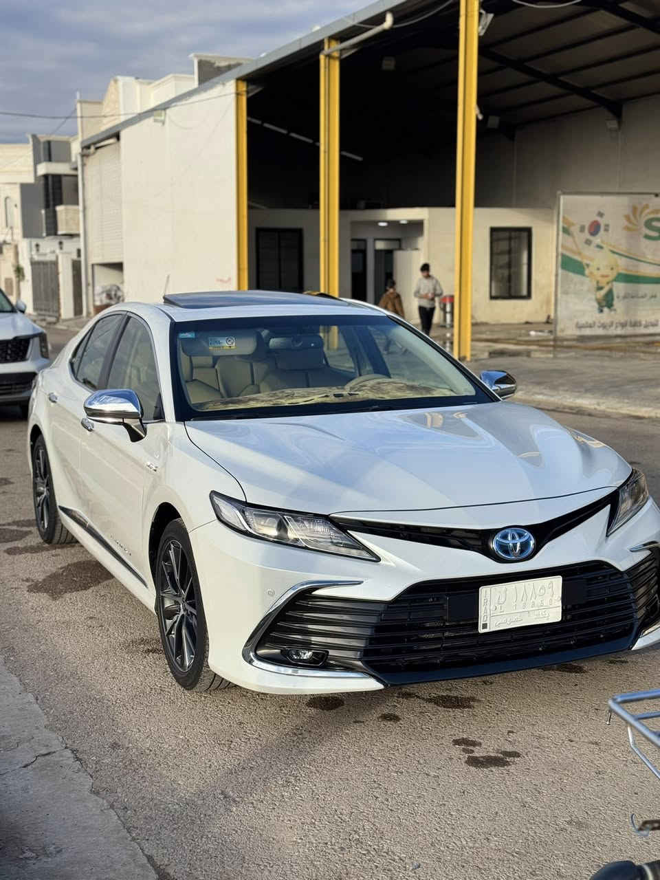 على بركة الله 
كامري  هايبرد 2024
ماشية 51 الف فقط 

السيارة كفاله عامهه عدا ربع الدعاميه صبغ

خليجي عبد اللطيف 🇸🇦 

المواصفات
 GLE 
محرك 2500 
بصمة تشغيل
فتحة
شاشة
كامرة
كرسي السايق كهرباء 
بردة كهرباء 
حساسات امامي خلفي 
هاند بريك بصمة
3 انظمة قيادة 
الايكو والسبورت والنورمل 
مصابيح امامية زنون 
اوتو هولد 
ايڤي مود 
اشارة بلمري 
وباقي المواصفات المعروفة 
السعر 247 وبيها مجال 
مكان السيارة الرمادي 
***********
