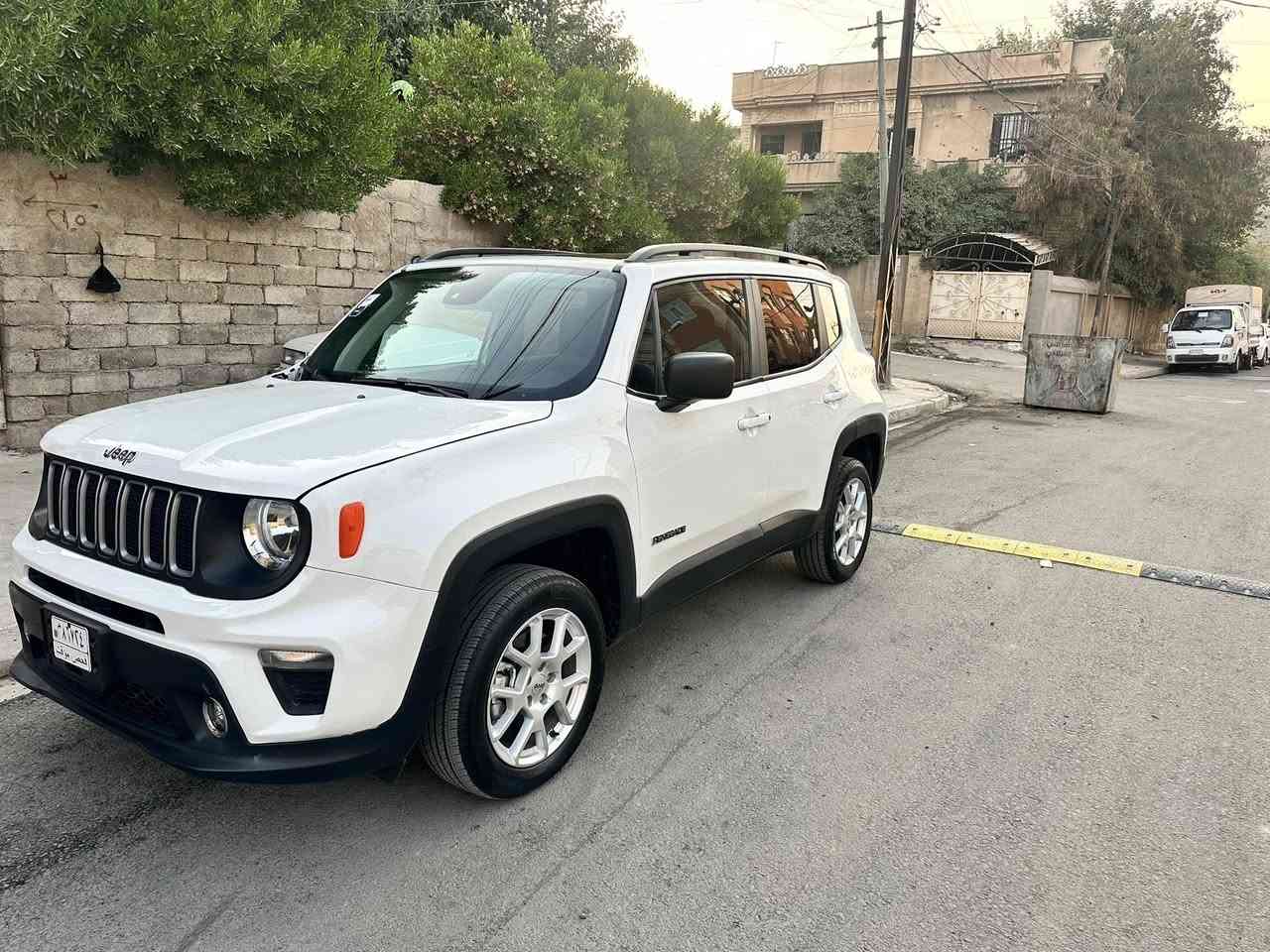 السلام وعليكم جيب رنيكد موديل 23رقم نينوى بسمي ماشيه 7000موصفات السياره لمتت فور ويل بصمه بانوراما رادار امامي شاشه جبيره سايد بريك بصمه وبعد بيها جثير موصفات ضررها نص جاملغ صبغ زايد نص باب وبيها مكانات بارد 
***********
*********** 
السعر 145وبيها مجال
