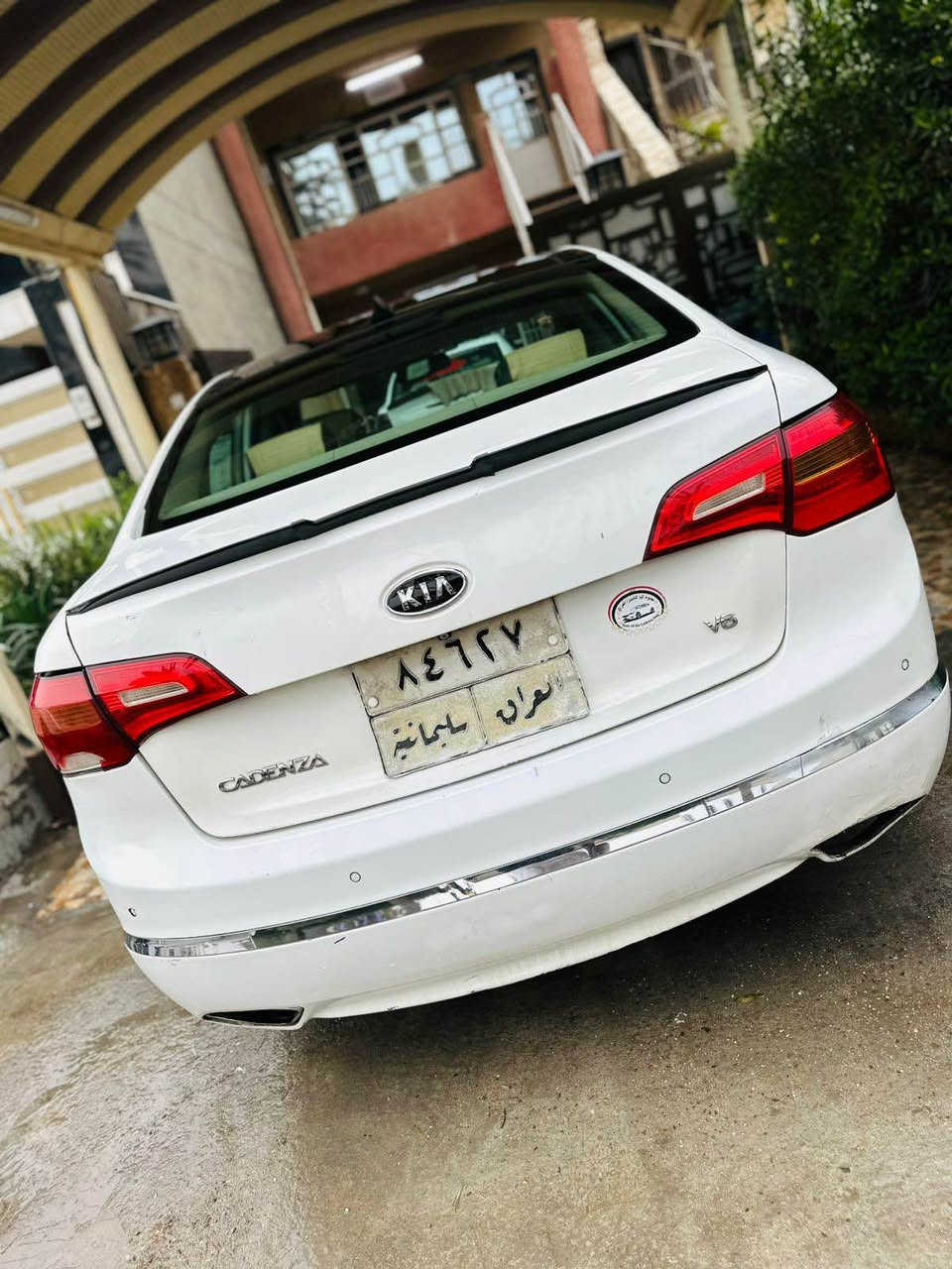 سلام عليكم 
كيا كادنزا موديل 2011 ابيض لؤلؤي
خليجي مكينه دوش حجم 3.500  مكفوله 
فول مواصفات  
تبريد منضومه جديده ثلج تدفئه شغاله 
برده كهرباء بصمه ابواب وتشغيل كشنات جلد + كهرباء  بانوراما طكتين شاشه تاب كامره سستم صوت 
ملاحضاتها 
الكير بي طكه بالنمره الاولى فقط لو دجه لو بالكير 
مابيها تأثير تمشي 
مرات مابيها اي شي طبيعي 
الصدر 80‎%‎ 
كل مواصفاتها  تشتغل 
رقم سليمانيه تحويل مباشر  
شواصي لغود تكم حوض كفاله 
فقط ضررجاملغ خلفي وره سايق معمر 
بيها رشات صبغ ماعرف ياهيه ابيع حزام مكانها العامريه بيع نقد فقط السعر 88 
*********** بغداد, العراق
