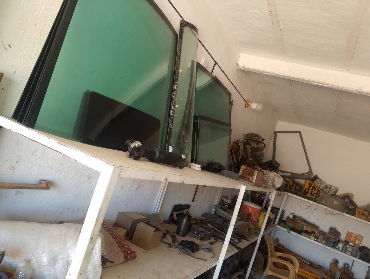 السلام عليكم جام جيسيبي موديل ٢٠٠٠ او موديل ٩٦ موجود كمية موبايل ***********
