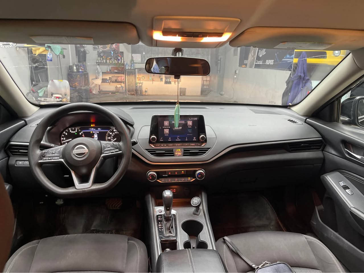 Nissan altima 2020 s
بيها صندوق مبدل و شبر بالجاملغ الخفلي و اصبعين بالبنيد سيارة بشرط بدون ايرباك ماشية ٩٧ الف ميل صور الحادث موجودة و صورة فحص جديد هم موجود .
مواصفاتها s
شاشة جبيرة
بصمة 
تشغيل عن بعد
ابل كار بلي
كشن سايق كهربائي
كاميرا 
تحكمات ستيرن 
مكانها كركوك 
*********** كركوك, العراق
