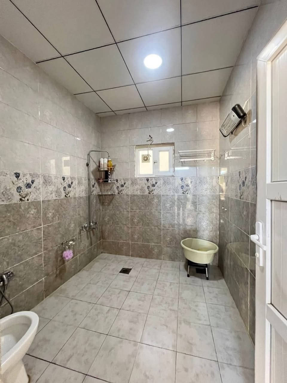 دار للبيع في مجمع لاوان ستي في اربيل
♦️مساحه 200م 
واجها قبله على شارع سايدين
♦️يتكون من 
♦️غرف نوم [4]
♦️مطبخ حارو بارد 
♦️هول |2|
♦️استقبال 
♦️صحيات 
♦️حديقه وكراج
♦️ملاحظة المنزل طابو يتسجل باسم كل من يحمل الجنسية العراقيه 
__________________________________
للاستفسار اكتر الاتصال على الارقام التالية 

***********

***********
