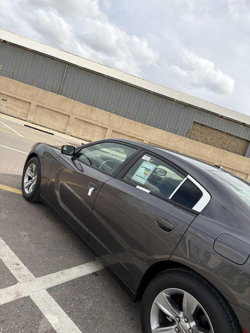 السلام عليكم دوج جارجر بلاك توب2020 اصل رقم بصرة تحويل ثاني يوم سنويه مجدده السياره وراد كندي بيه فقط الجاملغ مضروب مناك ونفسه مصبوغ وشويه كلير بل الباب بدون معجون و لا فتح ولا شاصي شرط الفحص محرك 3600 محرك لاتنقيص ولاتبخير لا فتح كير اكسل كله كفاله تخم تاير ويل 18 ستوه شادهن السياره نضيفه وجاهزه للاخير مكاني البصرة 
***********
