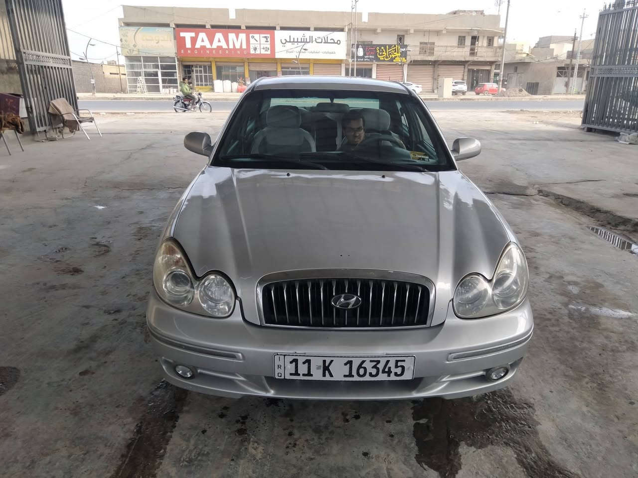 السلام عليكم
هونداي سوناتا وفود 2001 خليجي 4 سلندر حجم 2000
مكينة گير حدادية تبريد تدفئة مكفولة..مصبوغة عام اثر جراد فقط..يعني بدون ضربة 
شاشة كامرة خلفية 
سنتر لوك دبل ريمونت 
تراي شرط 160 للبصرة 
رقم بغداد انگليزي 
سنوية لل 2030 
تحويل مباشر 
مكان السيارة النجف الاشرف.الكوفة العلوية المقدسة 
***********
السعر 58
