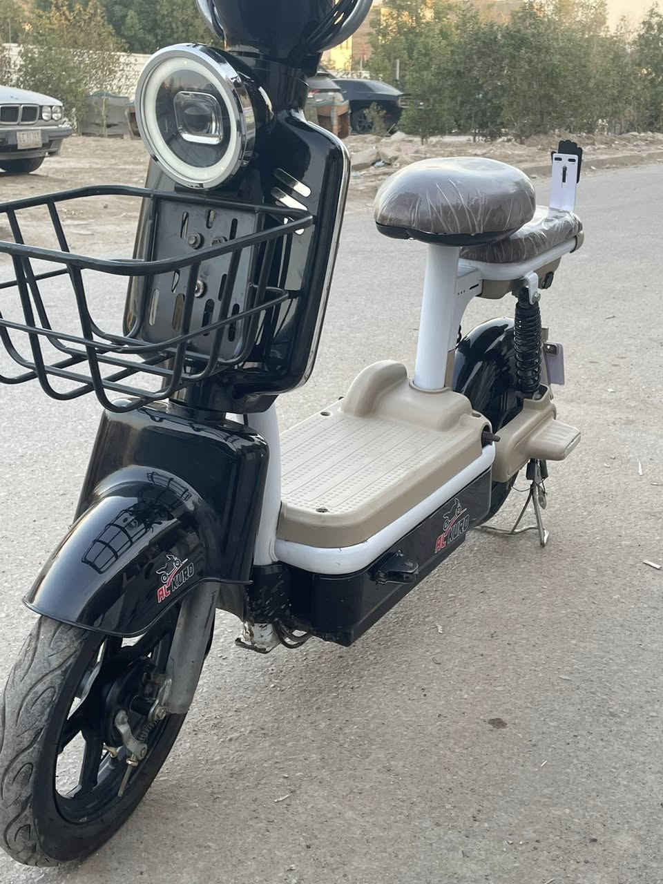 السلام عليكم دراجه حجم 14للبيع الدراجه نضيفه جداً الدراجه كلشي شغال بيه225وبيهه مجال بصيط مكاني بغداد الامين الثانيه *********** …..***********
