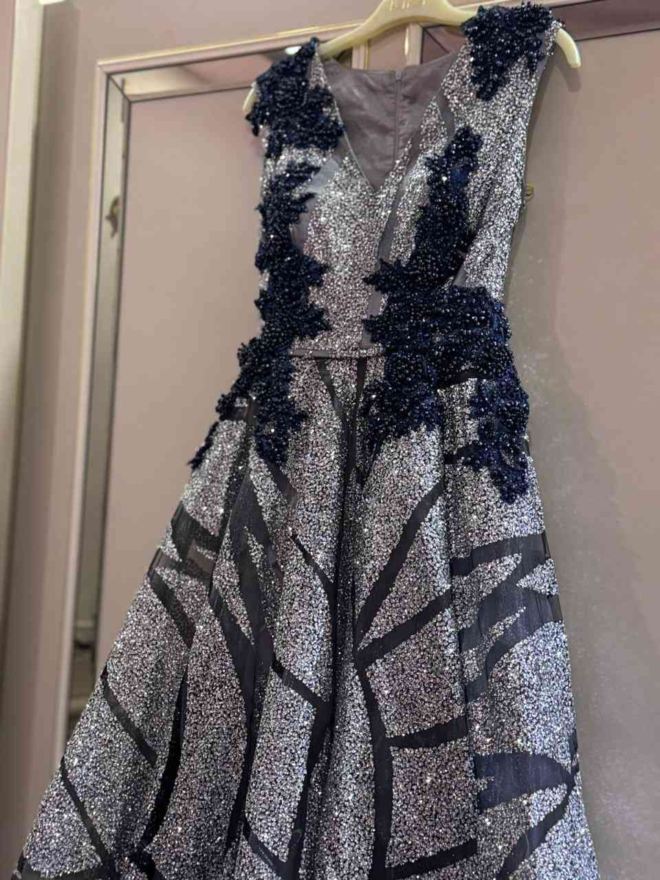 بدلة ماخذتها من ديفاين ثكيلة كلش كلها شغل تلبس قياس ٣٦-٣٨ ملبوسة فقط مرة وحدة ماخذتها ب500 وعارضتها ب125   ويوجد توصيل لكل المحافظات


**إذا كنت صاحب هذا الإعلان وتريد حذفه لأي سبب، رجاءا أرسل رسالة إلى الدعم الفني**