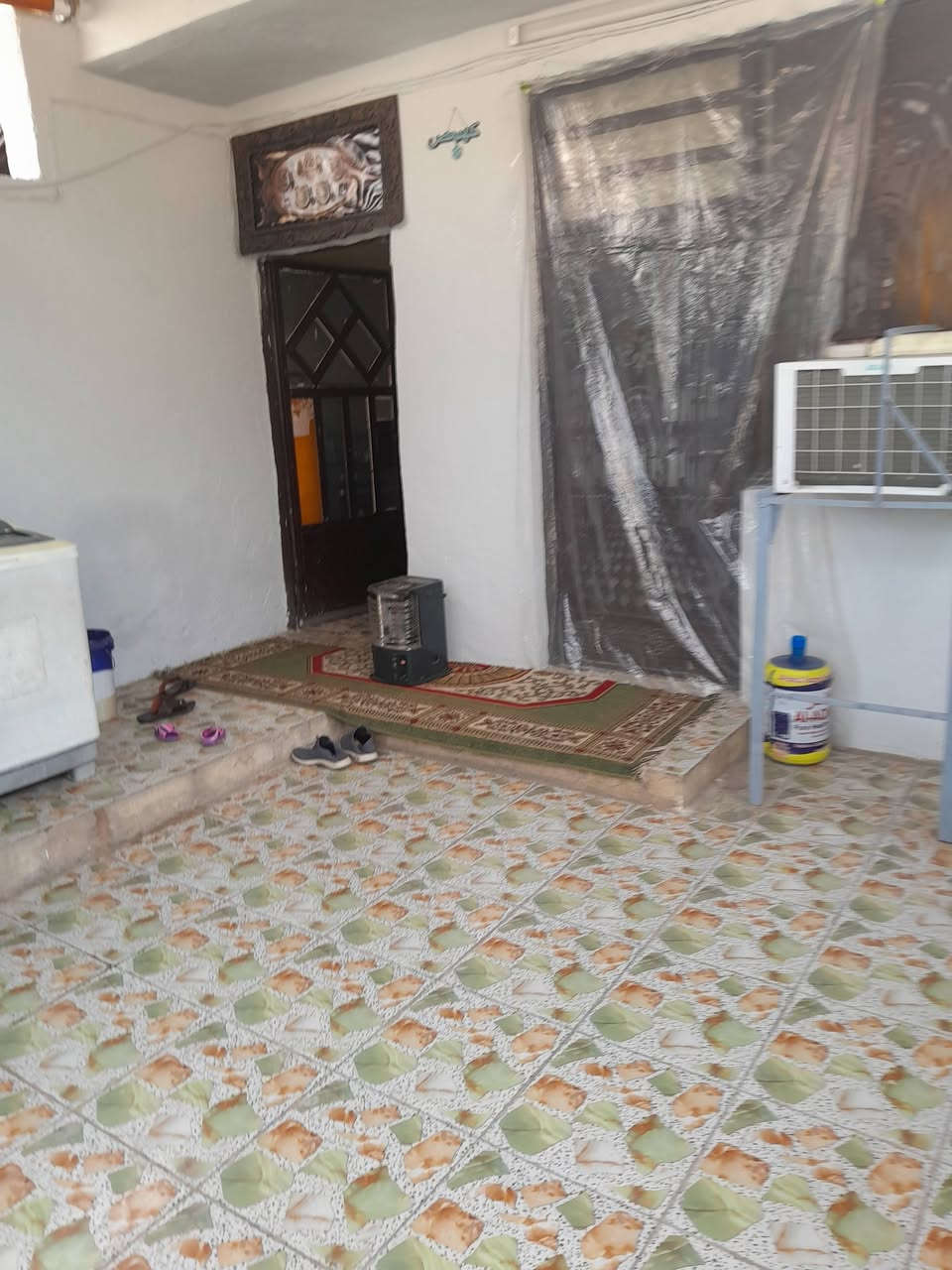 السلام عليكم دار البيع المساحه ١٠٠ متر طابو زراعي سند ٢٥ العنوان جسرديالى مقابل عمارة الدفاعي شارع الحدادين التفاصيل ***********
