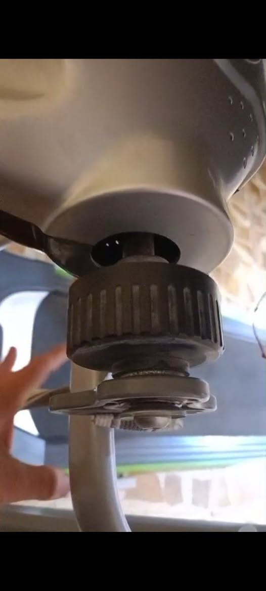 جهاز جري للبيع يعمل وفي حالة جيدة جدا من يرغب بشراء الاتصال على الرقم التالي ابو محمد 0781 023 0021  عنوان ناصرية مركز
