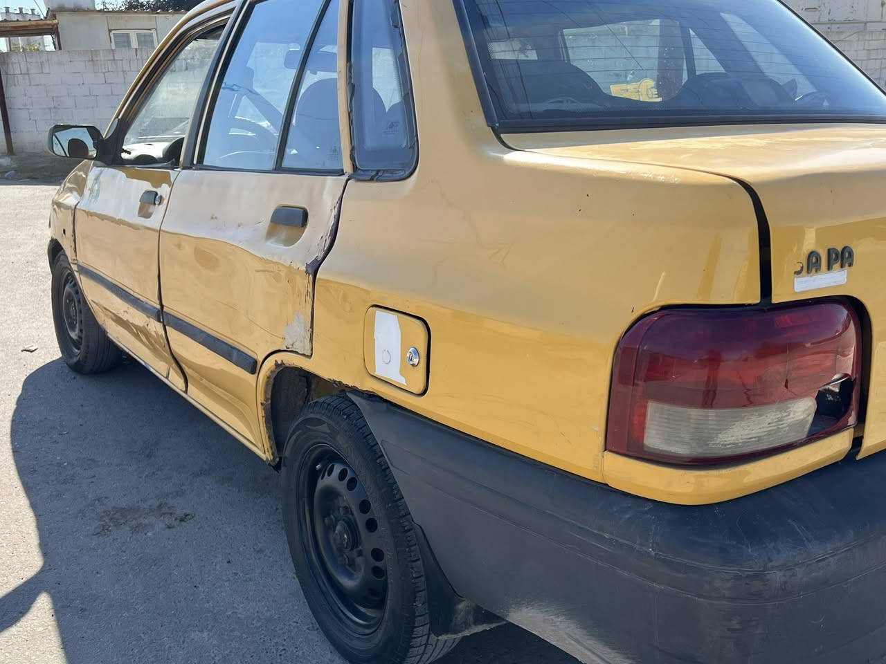 السلام عليكم سايبه مديل ١٢سنويه ضايعه راعيه ماندله اتكفلك صرقه وعشاير  رقم صدامي كير مكينه زينات ابيعلك هل موجود تخم تاير بيهه صردهه. جديد مكان السياره التاجيات قرب المرور  سعره مليون قفل ***********
